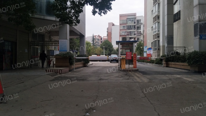 龙鹏世纪名都城外景图