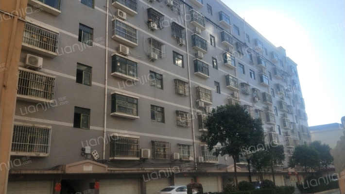 春天花园外景图