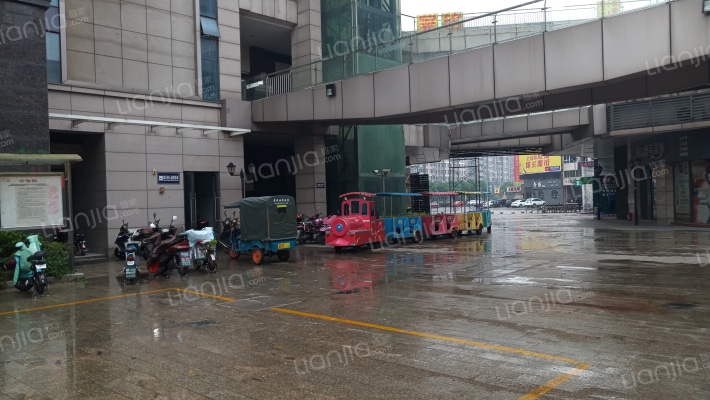 新世界商业广场外景图