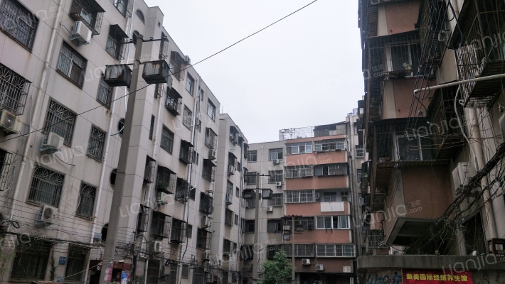 七一路西段新世纪小区外景图