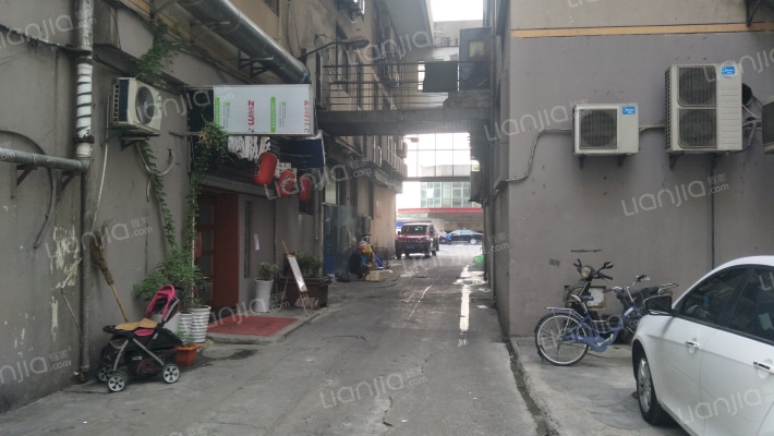 沪士小区外景图