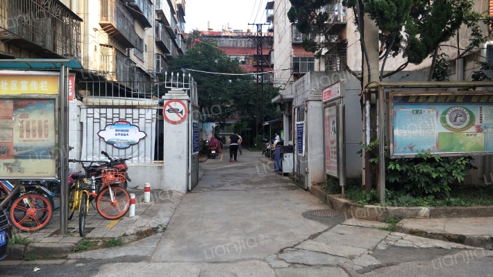 白马小区瑞云里外景图