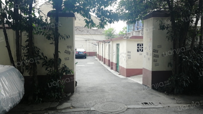 格林春天野花园西区外景图