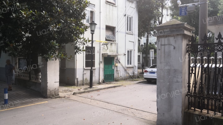 报慈南村一区外景图