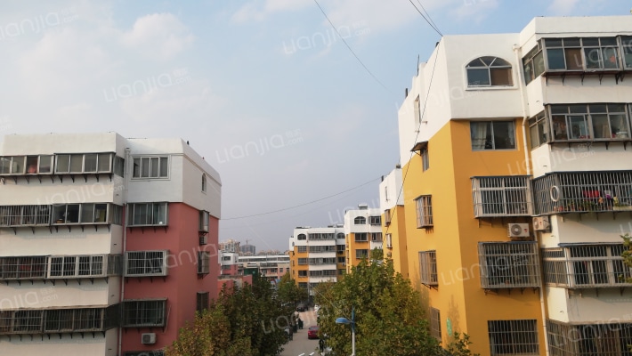 温泉小区外景图