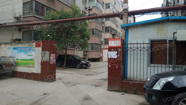 东方花园小区外景图