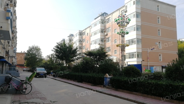 绿洲小区南院外景图