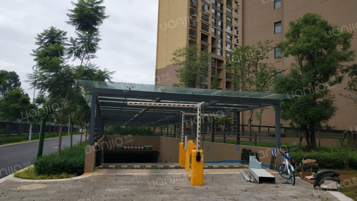 山水润城馨园外景图