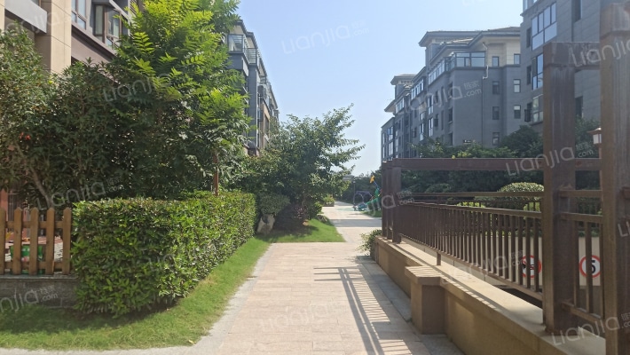 金御蓝湖外景图