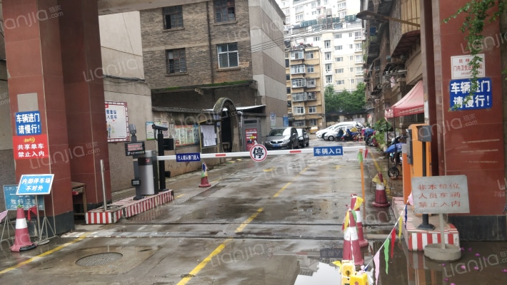 电力线路器材厂生活区外景图