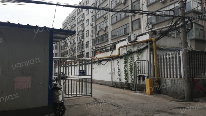 市实验中学家属院外景图