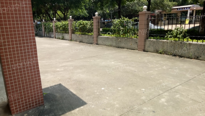 环秀花园外景图