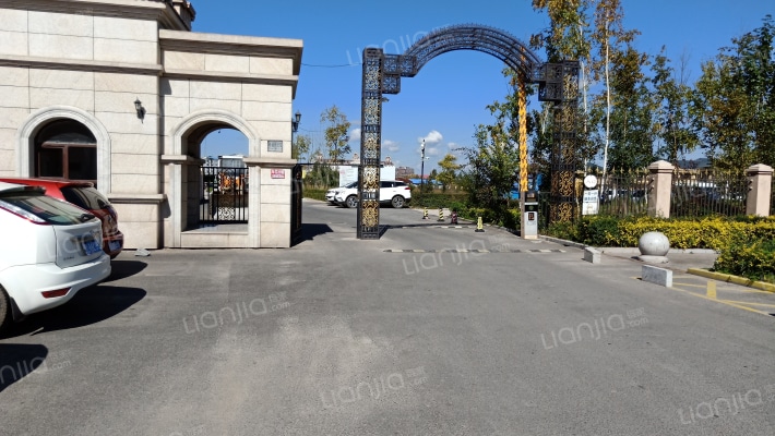 铂金府邸外景图