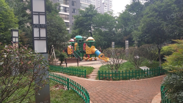 假日城市外景图