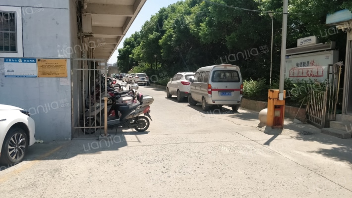 阳光公寓外景图