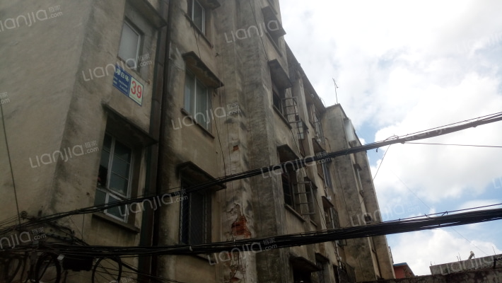 钱家白场外景图