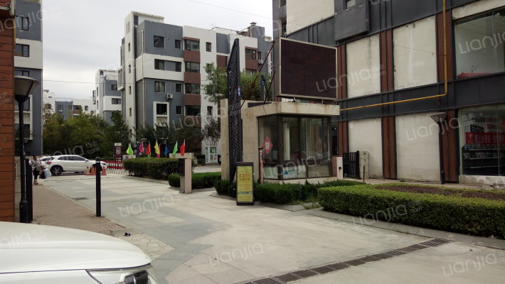 金色现河外景图