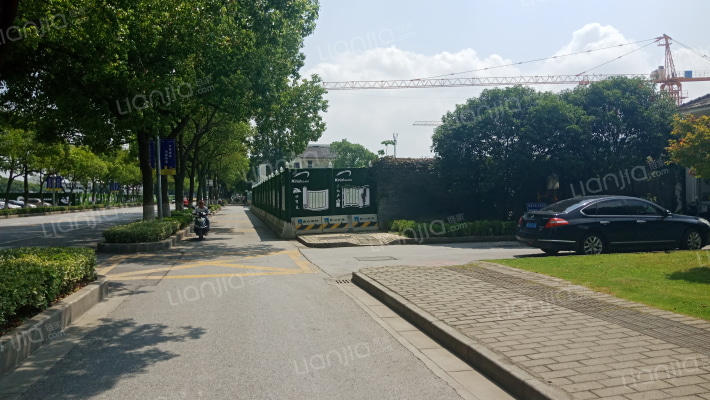 假日山庄外景图