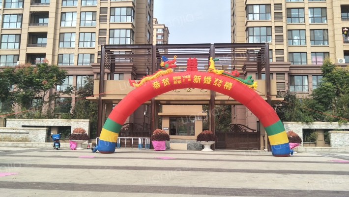 湖光金色外景图