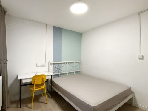 合租·华严北里小区 3居室 南卧