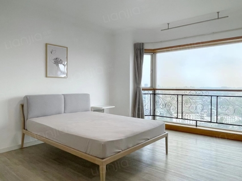 合租·国嘉华庭 4居室 西卧