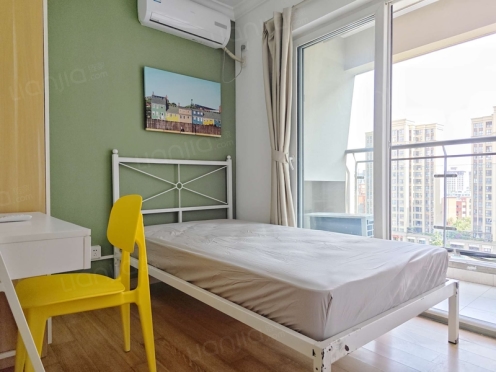 合租·万科金色领域 4居室 南卧