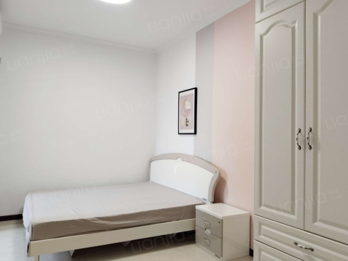 合租·阳光100米娅中心一期 5居室 东卧