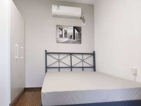 合租·蓝光凯丽香江 4居室 东北卧