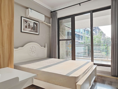 合租·合能枫丹铂麓三期 4居室 西卧