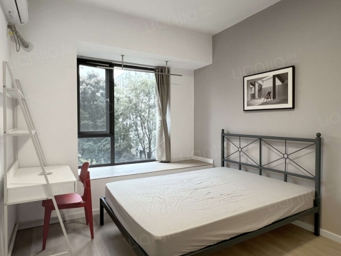 合租·蓝润ISC 4居室 西卧