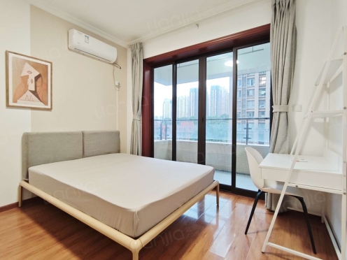 合租·中房优山PLUS 3居室 西卧