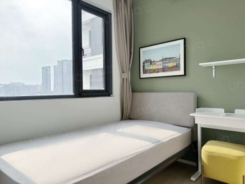 合租·新城德商蓉御天骄 4居室 西卧