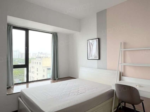 合租·蓝润ISC 4居室 西卧