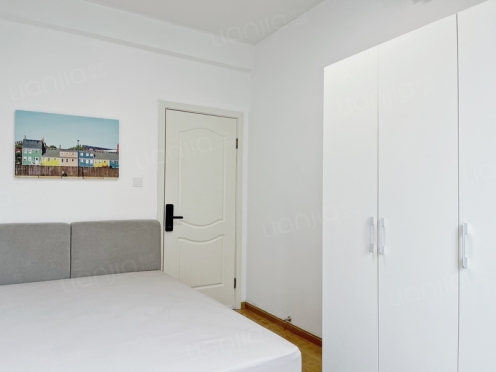 合租·领馆国际城 4居室 西北卧