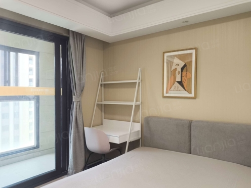 合租·绿地光谷中心城 4居室 南卧