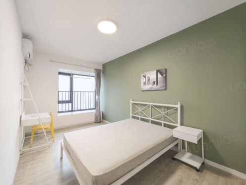 合租·金茂悦 5居室 南卧