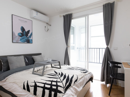 独栋·城家公寓 城家公寓镇江大港新区店 三室精装电梯房 民水民电 燃气做饭 精致整租 家居完备 民用水电，可办理居住证，可开票！ 3室1厅