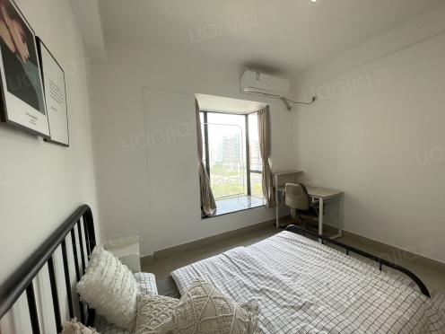 合租·金湖湾 5居室 东北卧