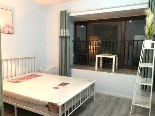 合租·蓝花楹 5居室 东卧