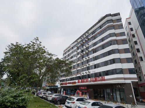 独栋·源社里青年服务公寓 华南摩尔店 万江龙湾奥特莱斯·民用水电，押一付一 开间