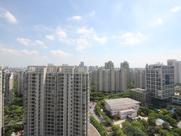 第九城市(二期) 3室2厅 13500元