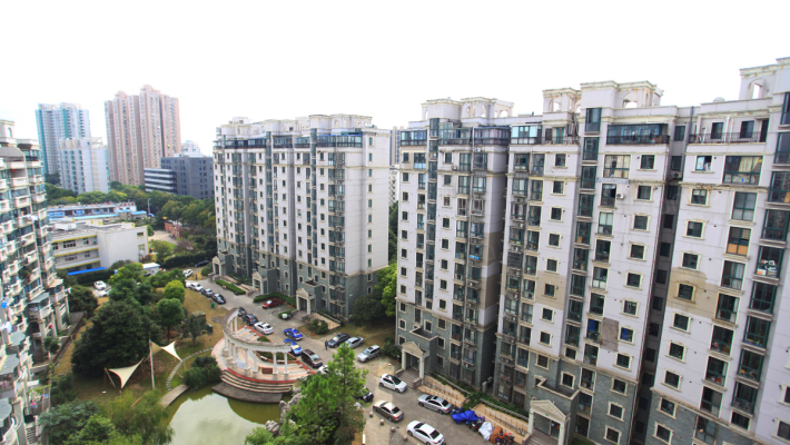 东方龙苑 5室3厅 1450万