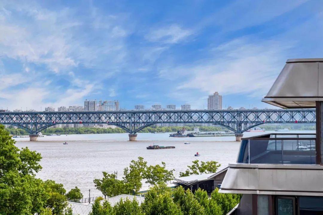 刚刚南京江景豪宅交付!内部实景曝光!游艇造型太酷炫