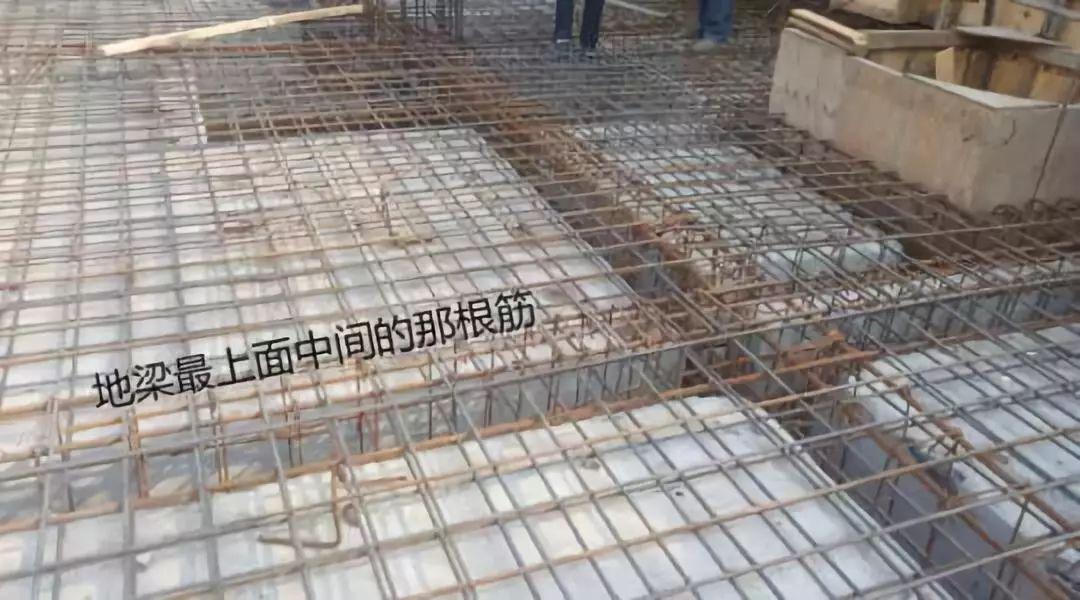 正文 贯通筋是指贯穿于构件(如梁)整个长度的钢筋,中间既不弯起也不