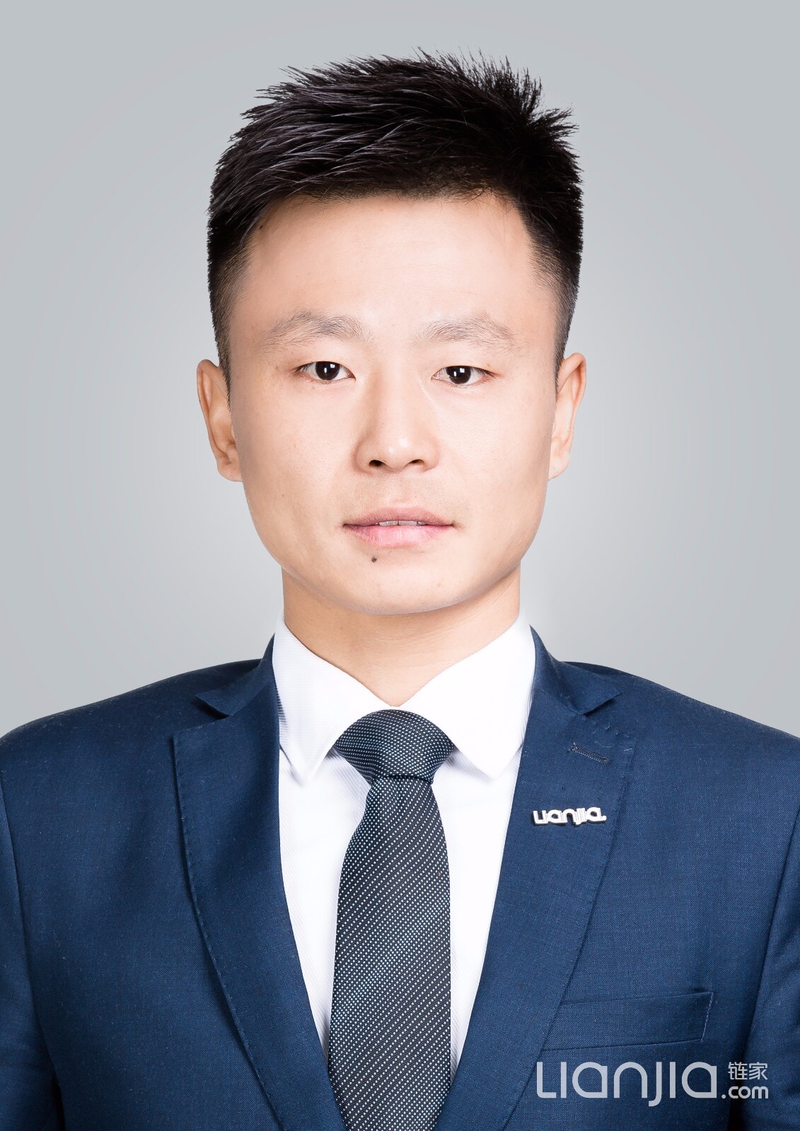 经纪人谢磊房产交易店铺