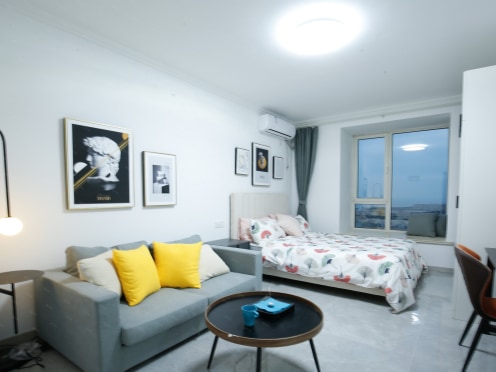 独栋·冠寓 青岛唐岛湾店 【冬季特惠福利】暖气很热，押一付一，可长租阳光开间，无中介，环境优美！2 1室1厅