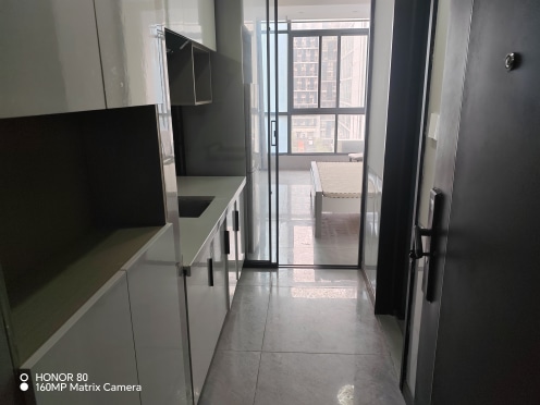 独栋·多宝公寓 涌鑫一店 精装地铁隔断房，紧临地铁2号线 1室1厅