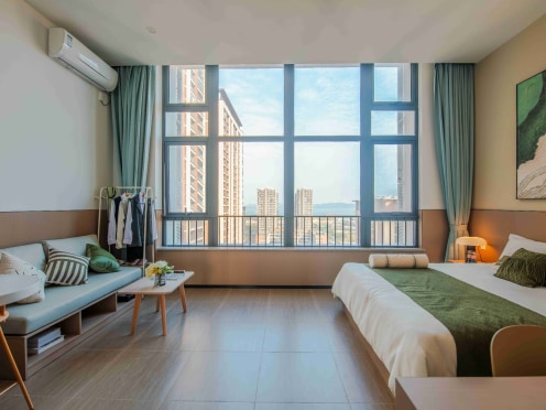 独栋·冠寓 珠海北站店 年末大降价！近海边 双十二立减200！珠海北站旁 步行至华润总部 5米落地窗  带厨房 超大收纳空间 开间