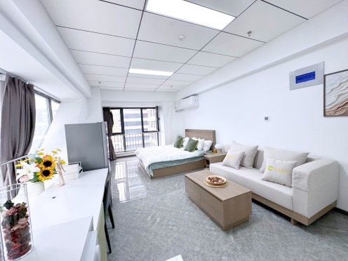 独栋·城发成家 和平广场店 和谐广场，精装修公寓，可短租，月付，家具齐全，可做饭，独门独户，济南站 开间