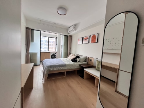 独栋·城发成家 华山寰宇城店 临近二环东高架交通便捷，华山寰宇城商圈，可短租无中介费 开间